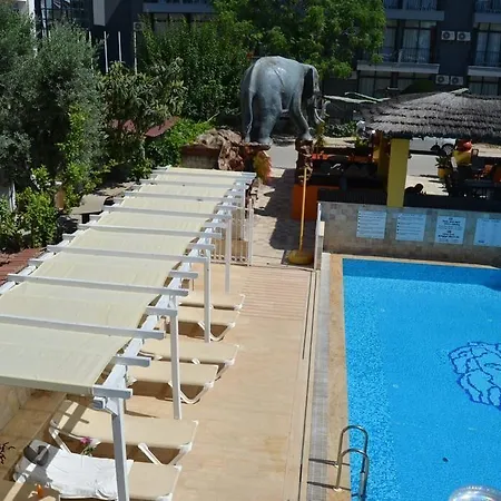 Safari Aparthotel
